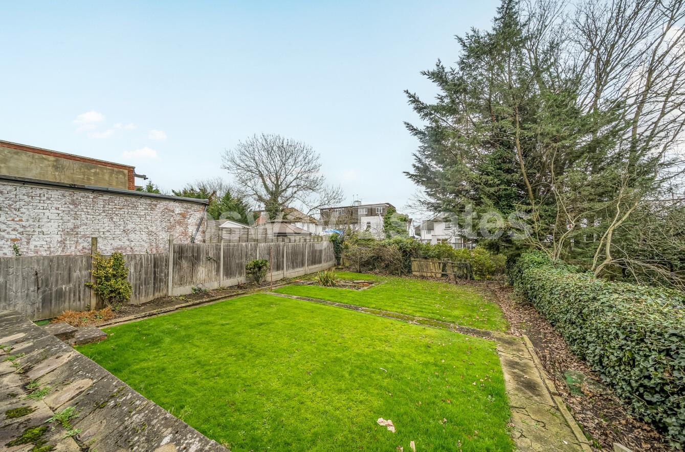 Blackwell Gardens, Edgware, HA8, Edgware